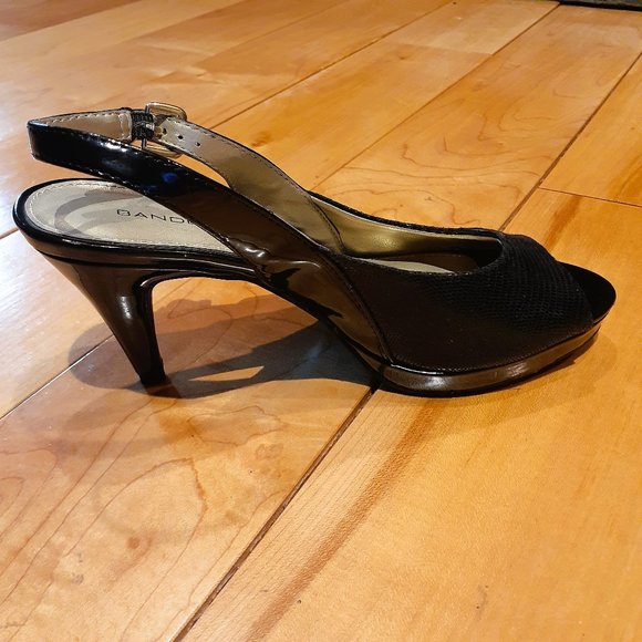 BANDOLINO *USED ONCE* Black sling back heels Sz 6M EUC - Picture 2 of 9